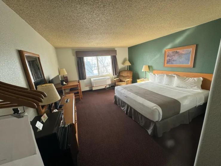 Fossil Creek Hotel & Suites Russell Exterior foto