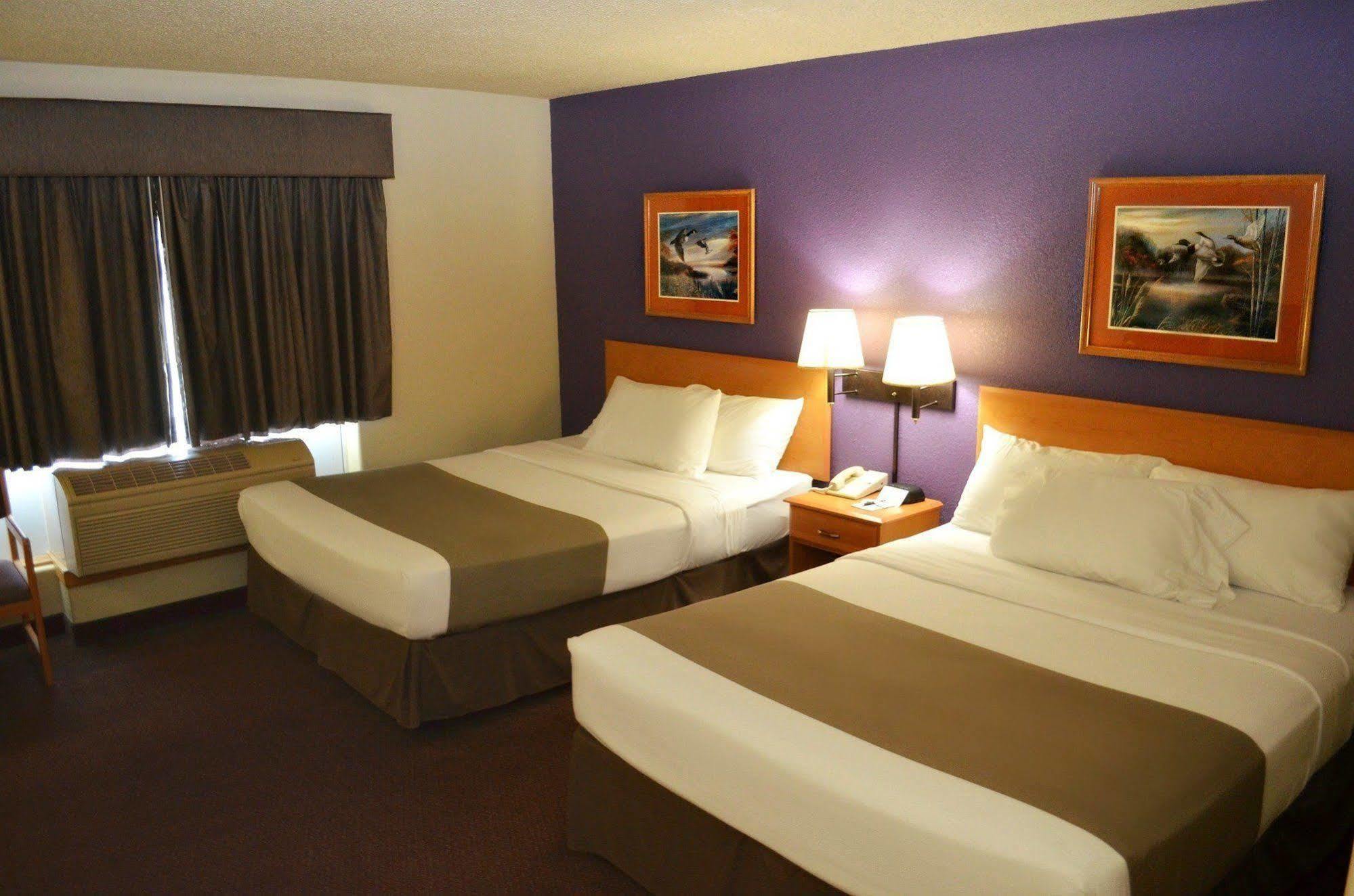 Fossil Creek Hotel & Suites Russell Exterior foto