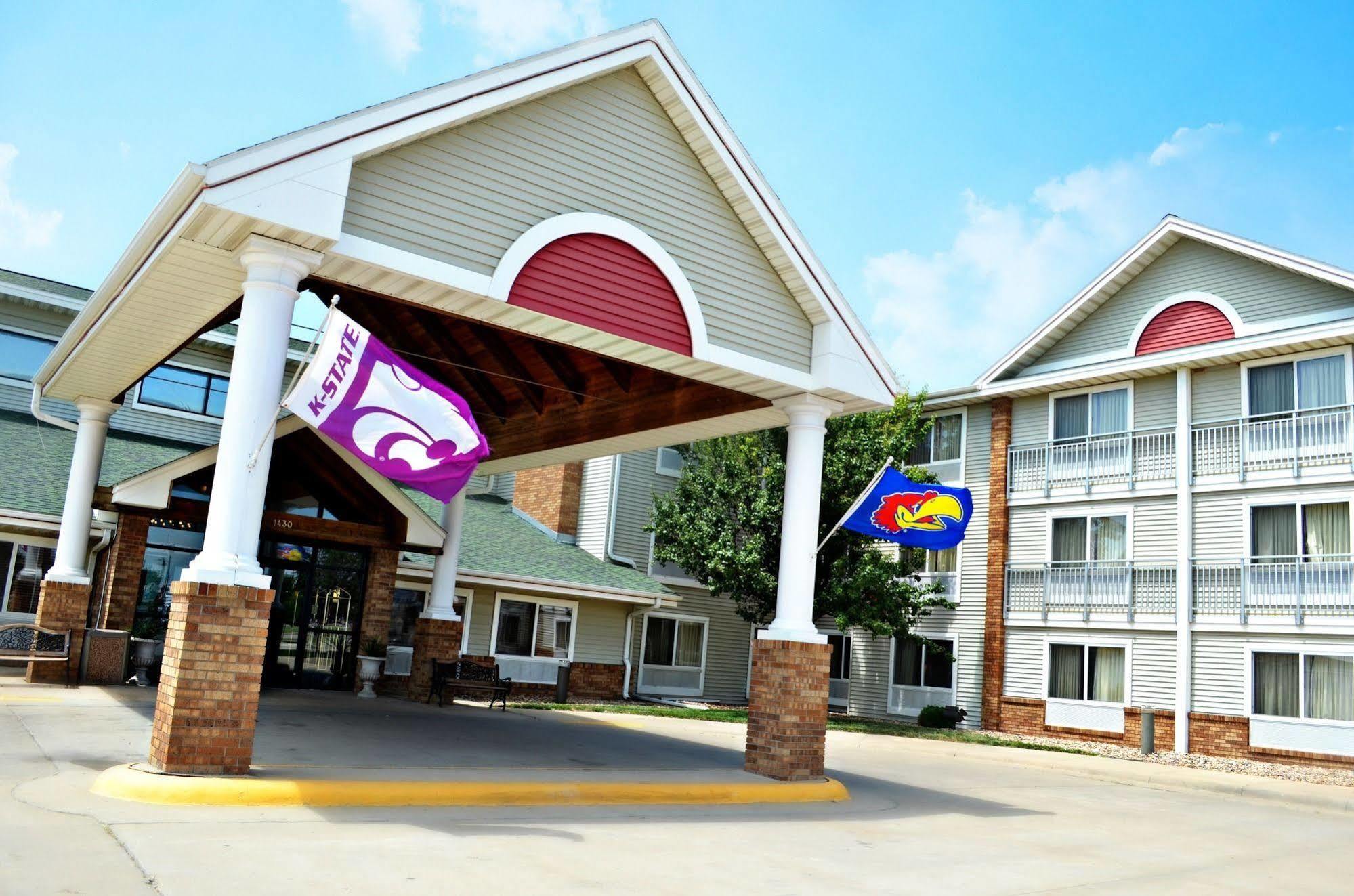 Fossil Creek Hotel & Suites Russell Exterior foto